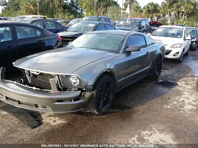 1ZVFT82H755256517 - 2005 FORD MUSTANG GT SILVER photo 2