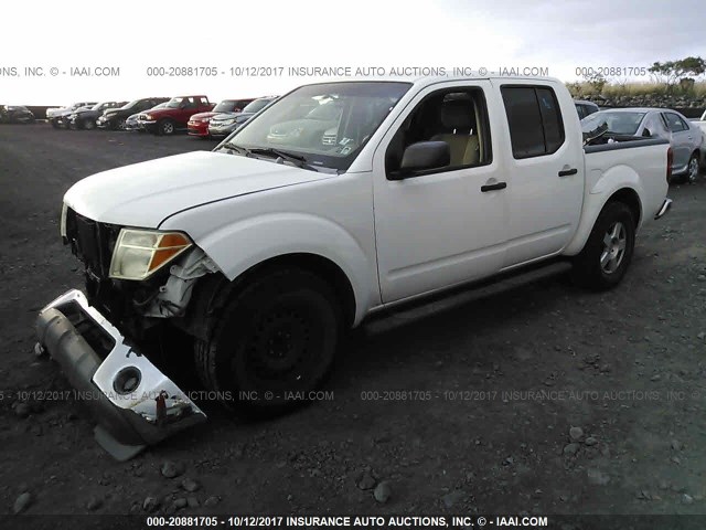 1N6AD07U37C433500 - 2007 NISSAN FRONTIER CREW CAB LE/SE/OFF ROAD WHITE photo 2