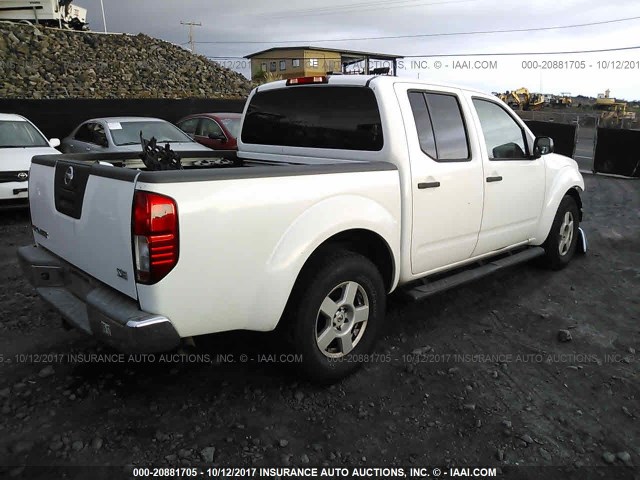 1N6AD07U37C433500 - 2007 NISSAN FRONTIER CREW CAB LE/SE/OFF ROAD WHITE photo 4