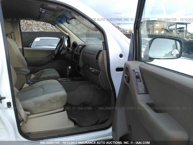 1N6AD07U37C433500 - 2007 NISSAN FRONTIER CREW CAB LE/SE/OFF ROAD WHITE photo 5