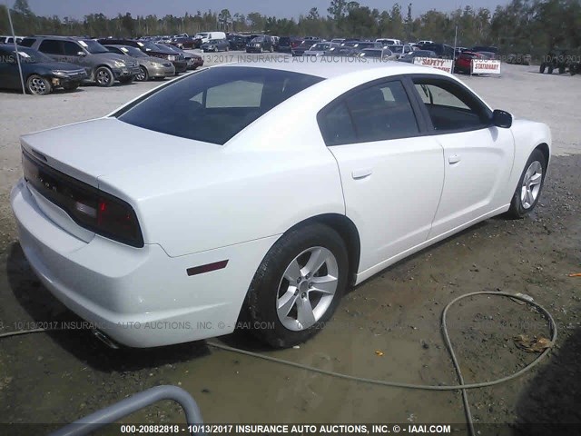 2B3CL3CG0BH544805 - 2011 DODGE CHARGER WHITE photo 4