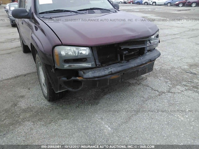 1GNDT13S462350134 - 2006 CHEVROLET TRAILBLAZER LS/LT MAROON photo 6