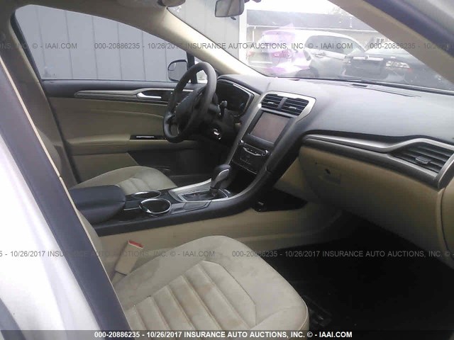 3FA6P0LU4DR198646 - 2013 FORD FUSION SE HYBRID WHITE photo 5