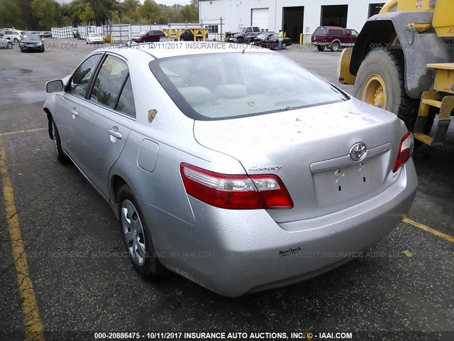 4T4BE46K59R125139 - 2009 TOYOTA CAMRY SE/LE/XLE SILVER photo 3