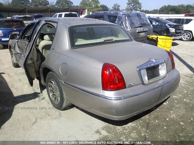 1LNHM82W61Y643619 - 2001 LINCOLN TOWN CAR SIGNATURE BROWN photo 3