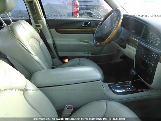 1LNHM97V52Y675503 - 2002 LINCOLN CONTINENTAL  白色 照片 5
