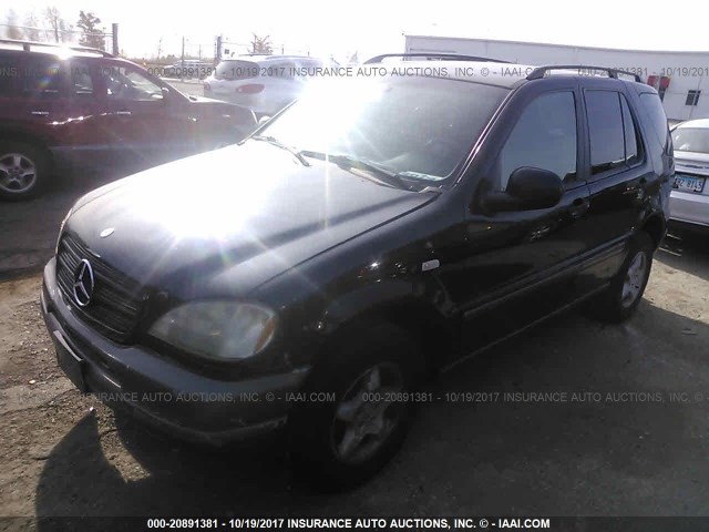 4JGAB54E2WA049751 - 1998 MERCEDES-BENZ ML 320 BLACK photo 2