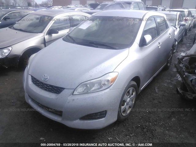2T1KU40EX9C067224 - 2009 TOYOTA COROLLA MATRIX  SILVER photo 6