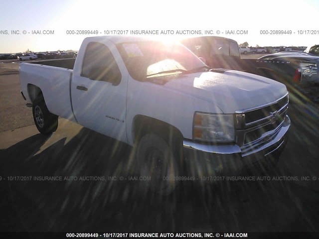 1GCHC24K17E517208 - 2007 CHEVROLET SILVERADO C2500 HEAVY DUTY WHITE photo 1