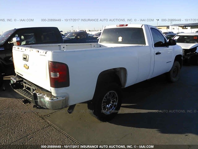 1GCHC24K17E517208 - 2007 CHEVROLET SILVERADO C2500 HEAVY DUTY WHITE photo 4