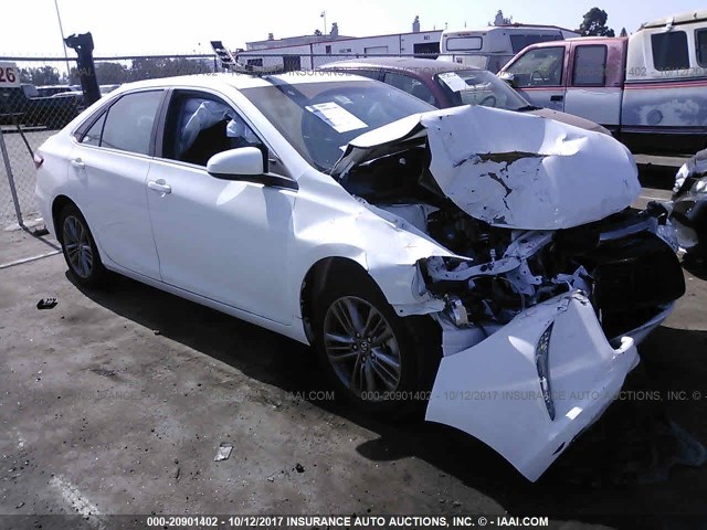 4T1BF1FK4HU752855 - 2017 TOYOTA CAMRY LE/XLE/SE/XSE WHITE photo 1