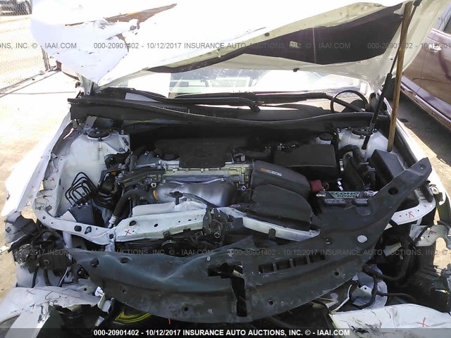4T1BF1FK4HU752855 - 2017 TOYOTA CAMRY LE/XLE/SE/XSE WHITE photo 10
