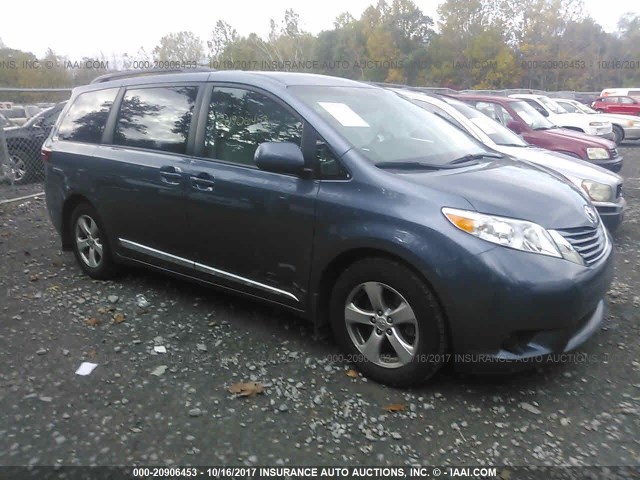 5TDKK3DC0GS723279 - 2016 TOYOTA SIENNA LE BLUE photo 1