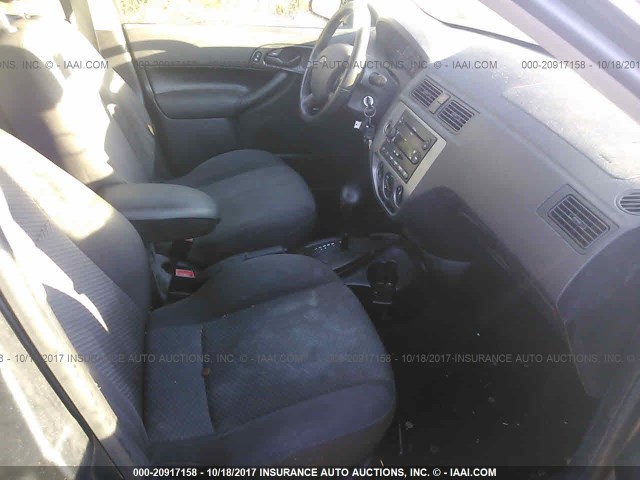 1FAHP37N37W129588 - 2007 FORD FOCUS ZX5/S/SE/SES GRAY photo 5