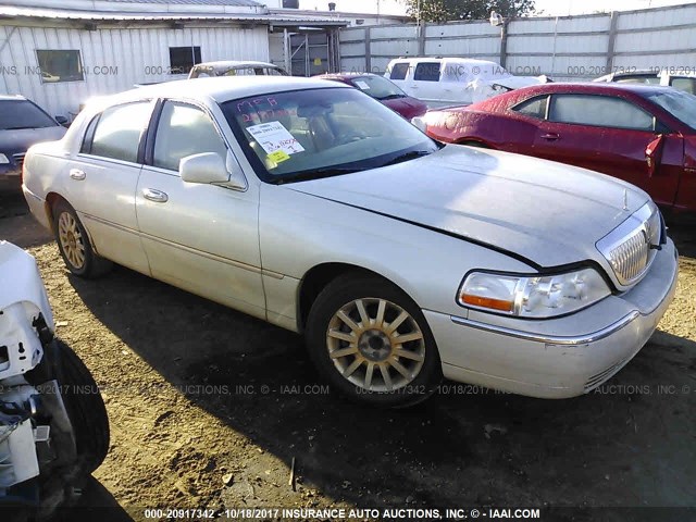 1LNHM81V16Y640305 - 2006 LINCOLN TOWN CAR SIGNATURE SILVER photo 1