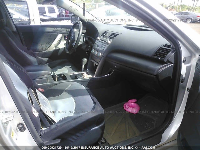 4T1BE46K09U911506 - 2009 TOYOTA CAMRY SE/LE/XLE SILVER photo 5