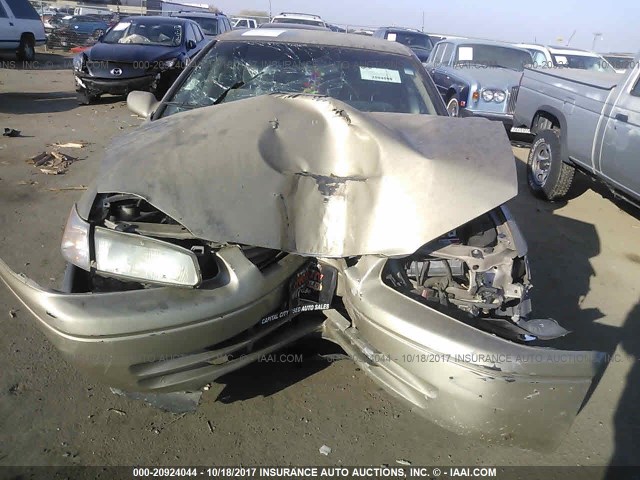 4T1BG22K9XU870553 - 1999 TOYOTA CAMRY CE/LE/XLE 金色 照片 6