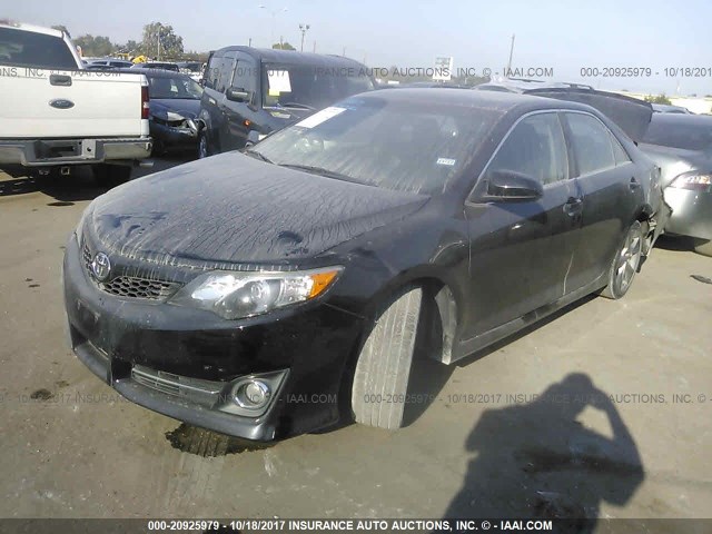4T1BF1FK1CU186971 - 2012 TOYOTA CAMRY SE/LE/XLE შავი ფოტო 2