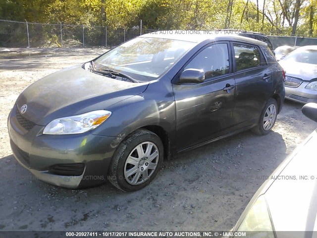 2T1KU4EE3DC949501 - 2013 TOYOTA COROLLA MATRIX  GRAY photo 2