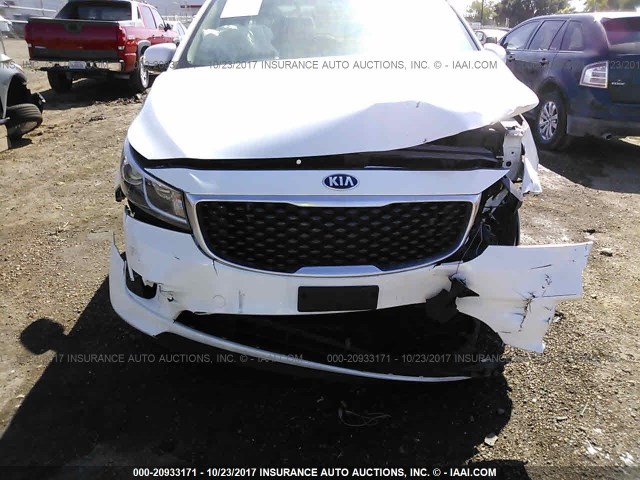 KNDMC5C13G6168457 - 2016 KIA SEDONA EX/SX WHITE photo 6