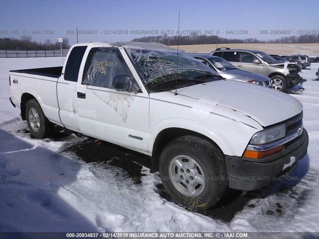 1GCDT19WX28223334 - 2002 CHEVROLET S TRUCK S10 WHITE photo 1