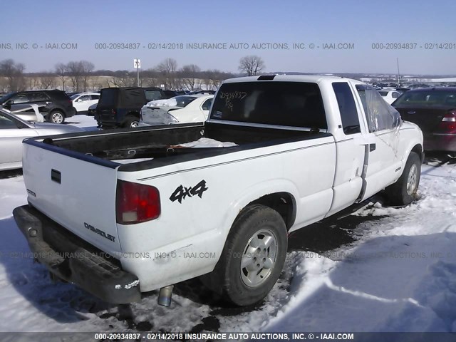 1GCDT19WX28223334 - 2002 CHEVROLET S TRUCK S10 WHITE photo 4