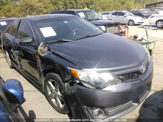4T1BF1FKXCU009139 - 2012 TOYOTA CAMRY SE/LE/XLE ნაცრისფერი ფოტო 1