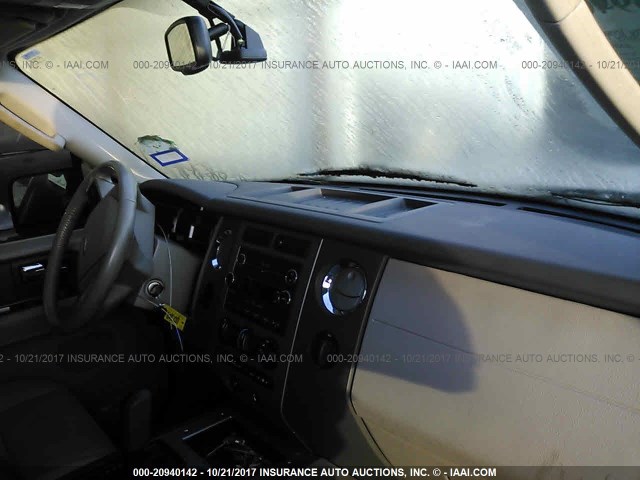 1FMFU15578LA14606 - 2008 FORD EXPEDITION XLT WHITE photo 5