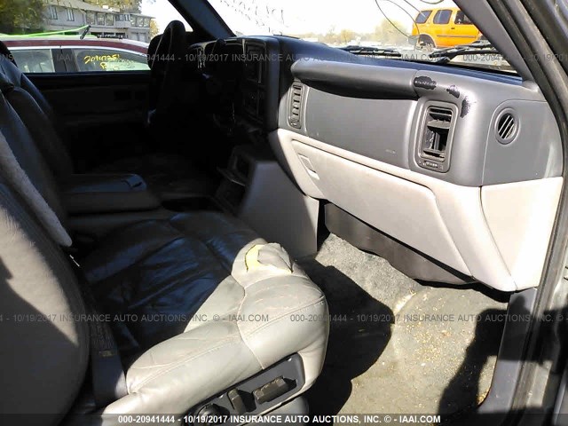 1GNEK13T51J157036 - 2001 CHEVROLET TAHOE K1500 GRAY photo 5