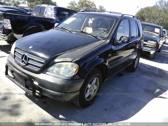 4JGAB54E4WA036063 - 1998 MERCEDES-BENZ ML 320 BLACK photo 2