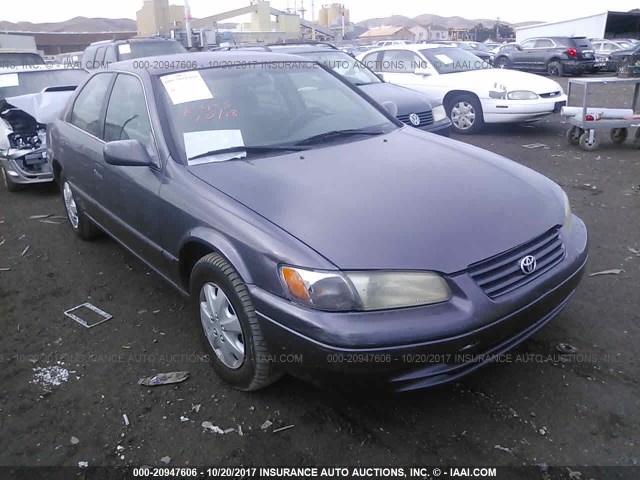 4T1BG22KXXU908422 - 1999 TOYOTA CAMRY CE/LE/XLE 银色 照片 1