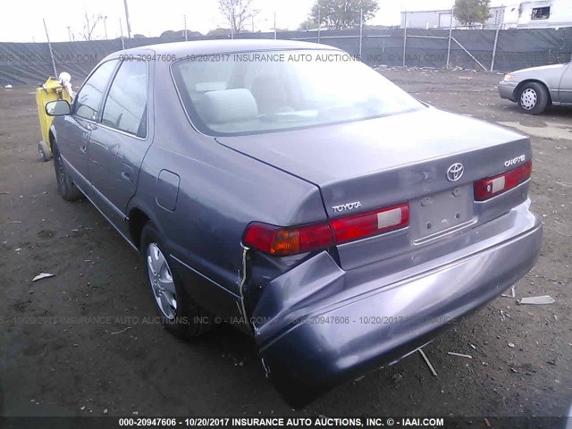 4T1BG22KXXU908422 - 1999 TOYOTA CAMRY CE/LE/XLE 银色 照片 3