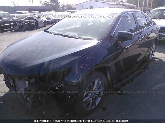4T1BF1FK8HU733242 - 2017 TOYOTA CAMRY LE/XLE/SE/XSE BLACK photo 2
