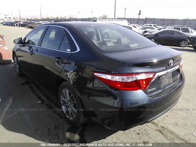 4T1BF1FK8HU733242 - 2017 TOYOTA CAMRY LE/XLE/SE/XSE BLACK photo 3