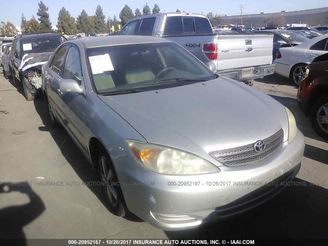 JTDBE30K720135430 - 2002 TOYOTA CAMRY LE/XLE/SE SILVER photo 1