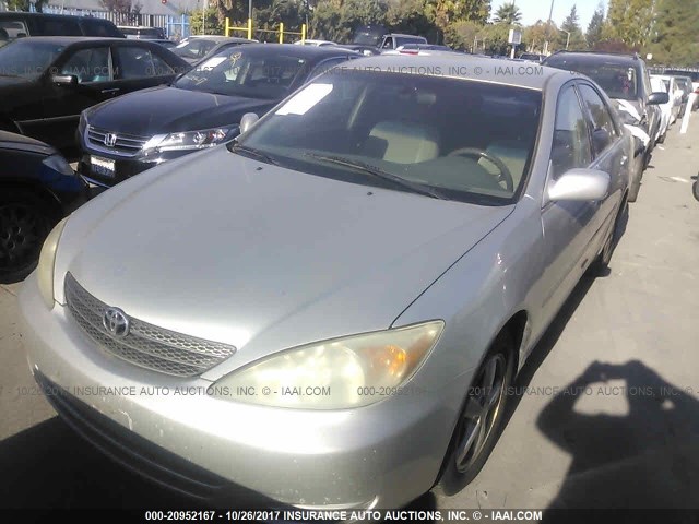 JTDBE30K720135430 - 2002 TOYOTA CAMRY LE/XLE/SE SILVER photo 2