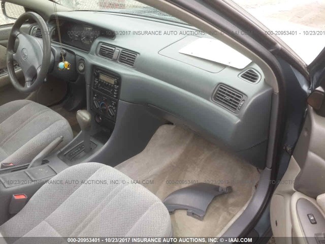 4T1BG22K4YU982050 - 2000 TOYOTA CAMRY CE/LE/XLE 蓝色 照片 5