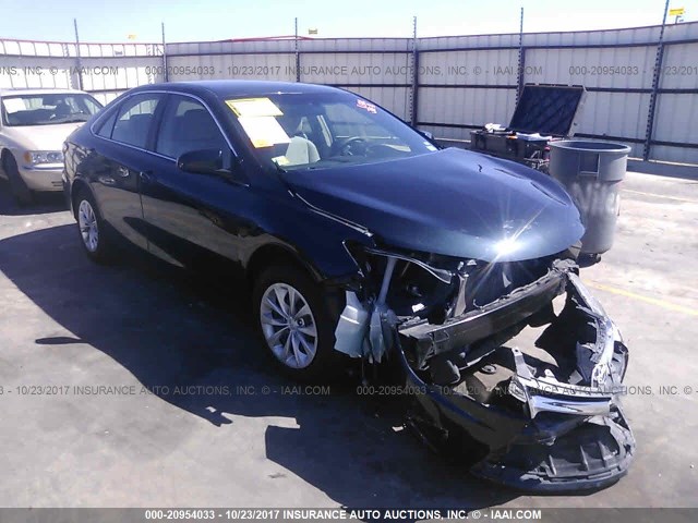 4T4BF1FK2GR560628 - 2016 TOYOTA CAMRY LE/XLE/SE/XSE ლურჯი ფოტო 1