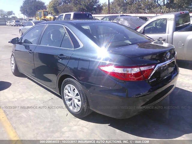 4T4BF1FK2GR560628 - 2016 TOYOTA CAMRY LE/XLE/SE/XSE ლურჯი ფოტო 3
