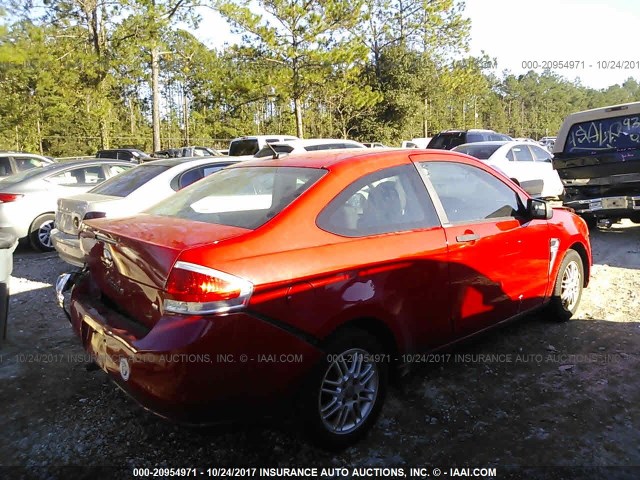 1FAHP33N18W280601 - 2008 FORD FOCUS SE/SEL/SES RED photo 4