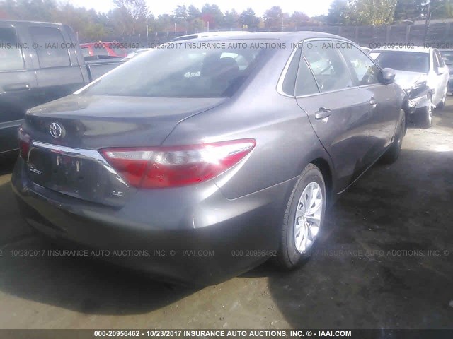 4T1BF1FK3HU648177 - 2017 TOYOTA CAMRY LE/XLE/SE/XSE GRAY photo 4