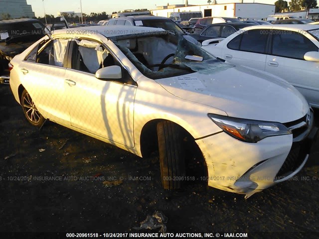 4T1BF1FK5FU003043 - 2015 TOYOTA CAMRY LE/XLE/SE/XSE WHITE photo 1