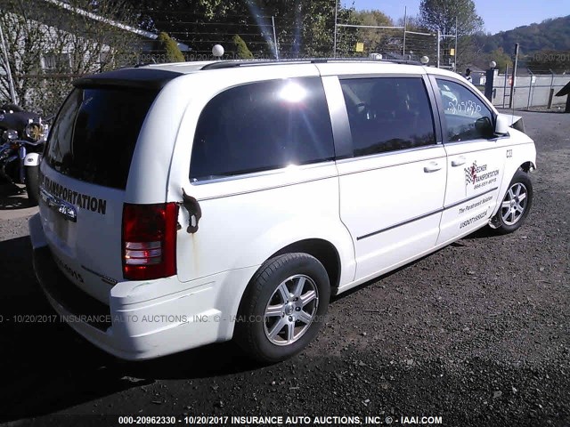 2A4RR5D16AR450797 - 2010 CHRYSLER TOWN & COUNTRY TOURING WHITE photo 4