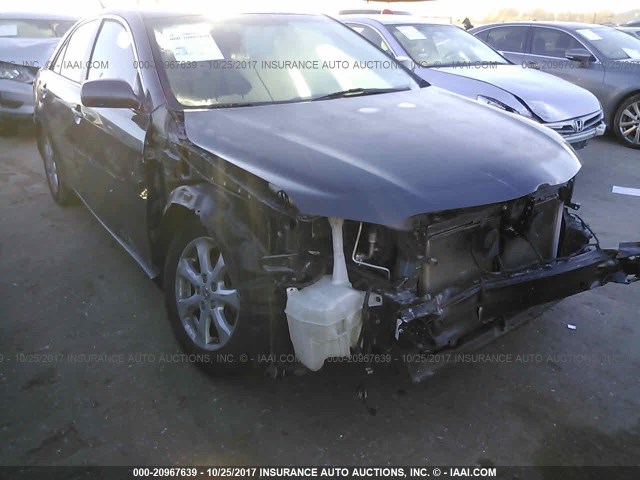 4T4BF3EK9BR187061 - 2011 TOYOTA CAMRY SE/LE/XLE ნაცრისფერი ფოტო 1