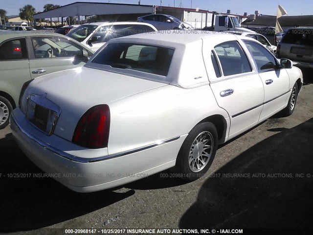 1LNHM82W9YY924128 - 2000 LINCOLN TOWN CAR SIGNATURE WHITE photo 4