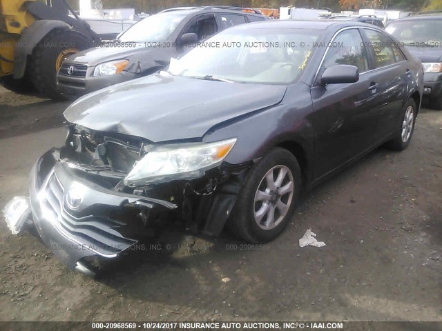 4T4BF3EK5BR123177 - 2011 TOYOTA CAMRY SE/LE/XLE ნაცრისფერი ფოტო 2