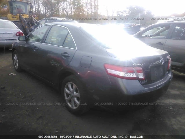 4T4BF3EK5BR123177 - 2011 TOYOTA CAMRY SE/LE/XLE ნაცრისფერი ფოტო 3