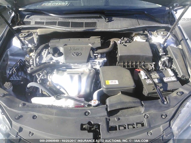4T1BF1FK4HU328477 - 2017 TOYOTA CAMRY LE/XLE/SE/XSE ვერცხლისფერი ფოტო 10