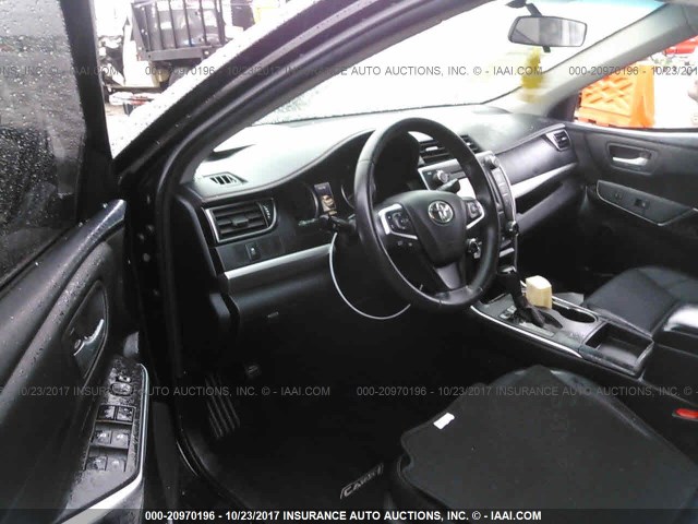 4T1BF1FKXFU053842 - 2015 TOYOTA CAMRY LE/XLE/SE/XSE Noir photo 5