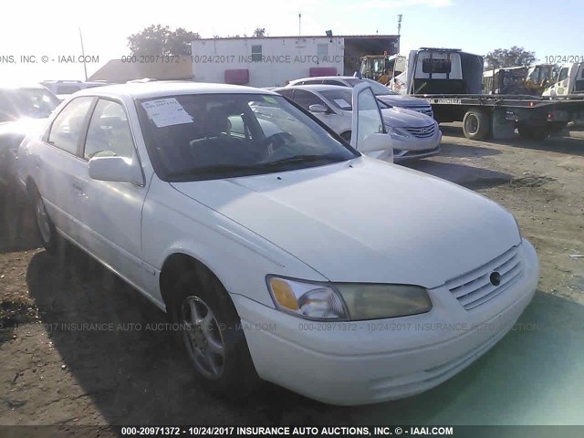 4T1BG22K9WU298589 - 1998 TOYOTA CAMRY CE/LE/XLE 白色 照片 1